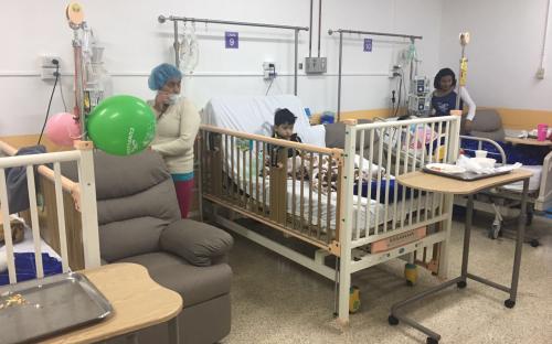 Donamos sillones para el área de pediatría de Solca en Guayaquil